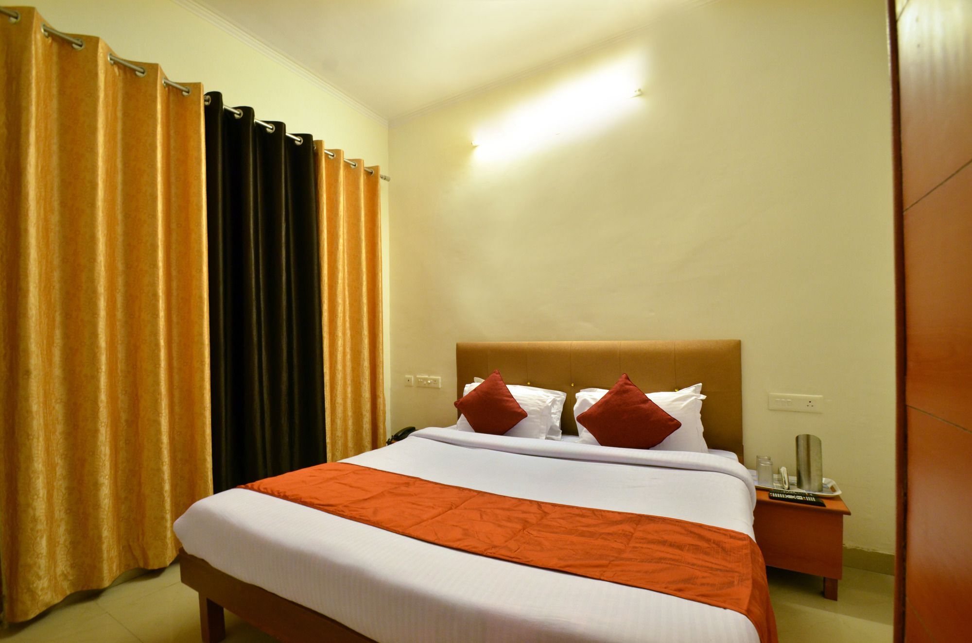 Oyo Platinum Inn Nayagaon Экстерьер фото