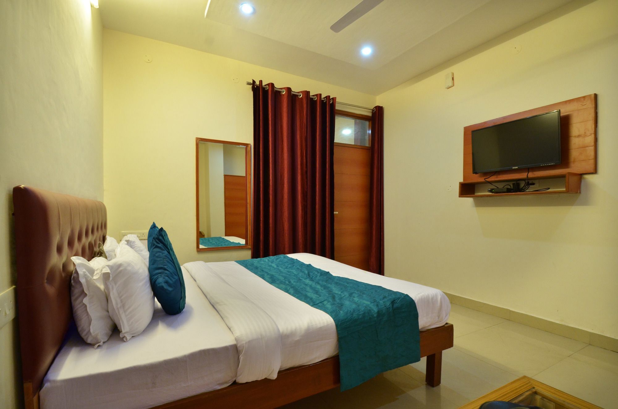 Oyo Platinum Inn Nayagaon Экстерьер фото