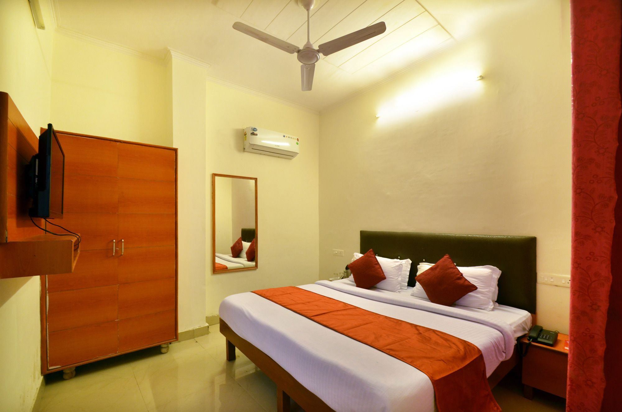Oyo Platinum Inn Nayagaon Экстерьер фото