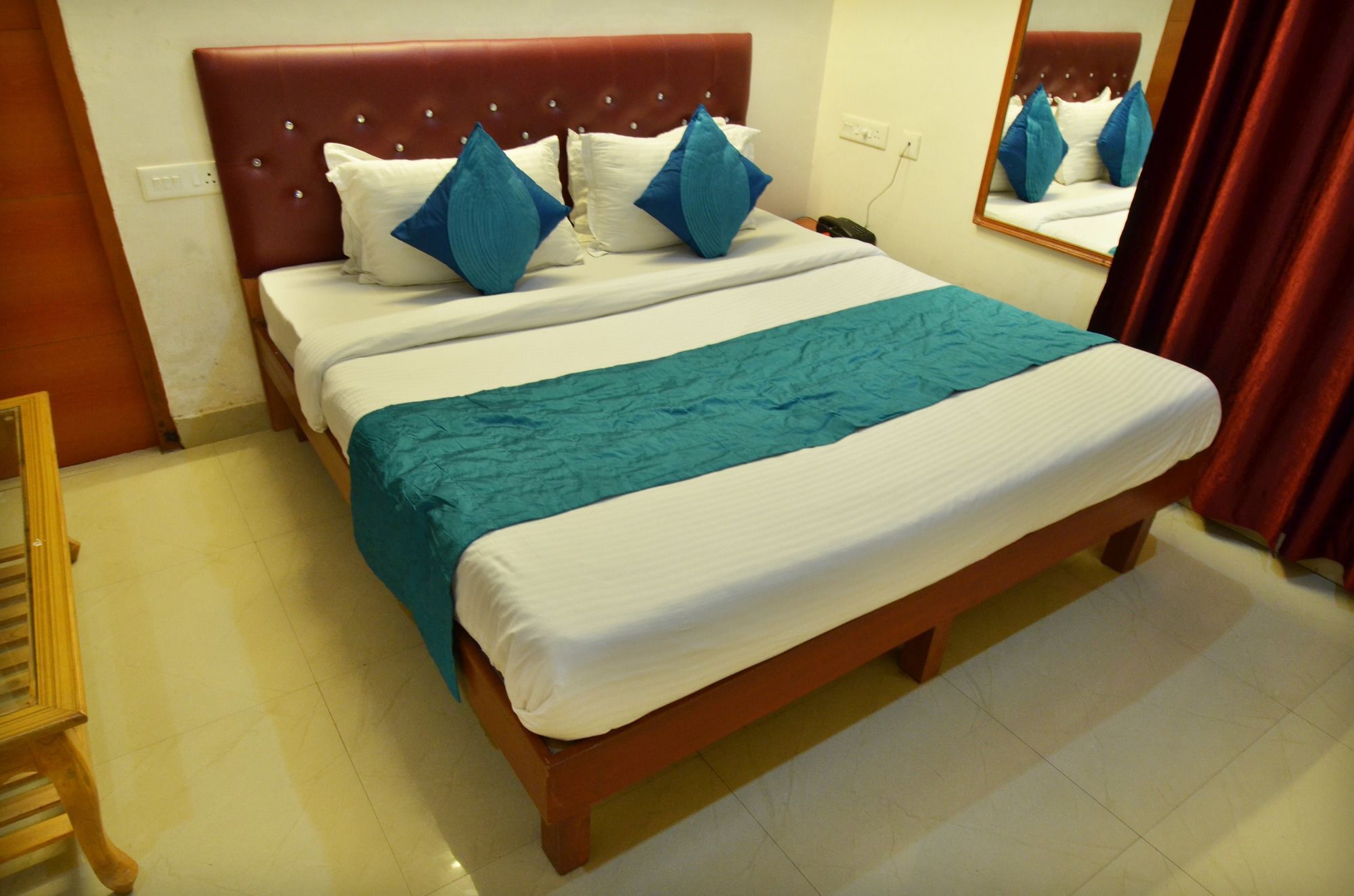 Oyo Platinum Inn Nayagaon Экстерьер фото